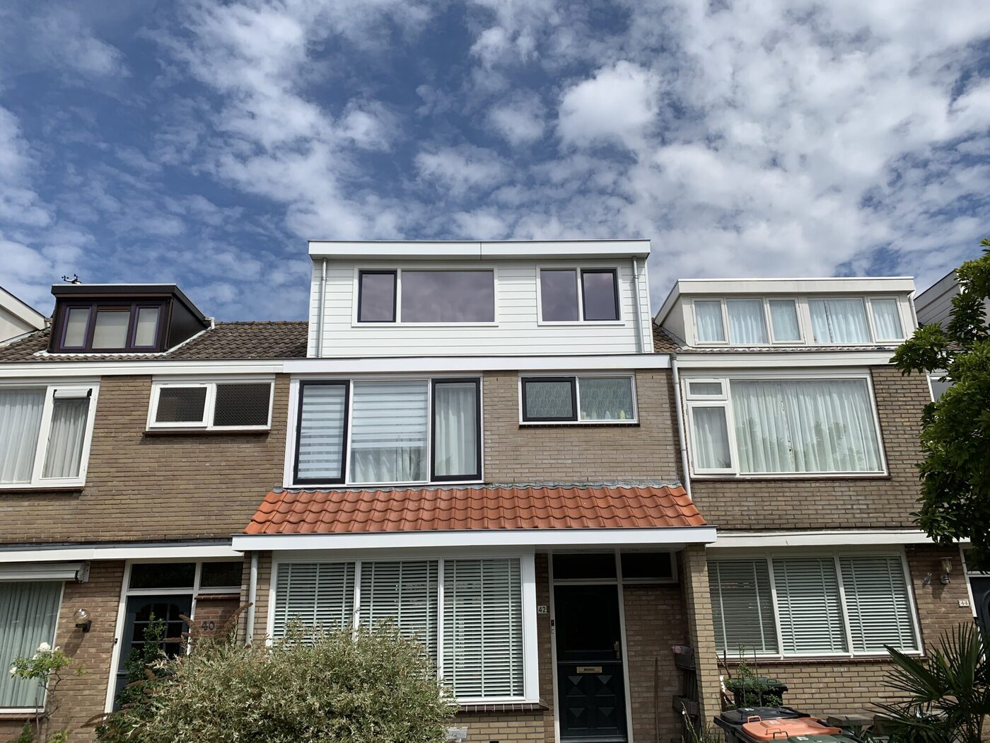 Gerealiseerde dakkapel met dakopbouw